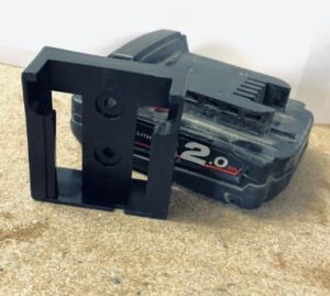 Hos CNCWorld findes både en Milwaukee batteriholder og Makita batteriholder – praktisk opbevaring til elværktøj